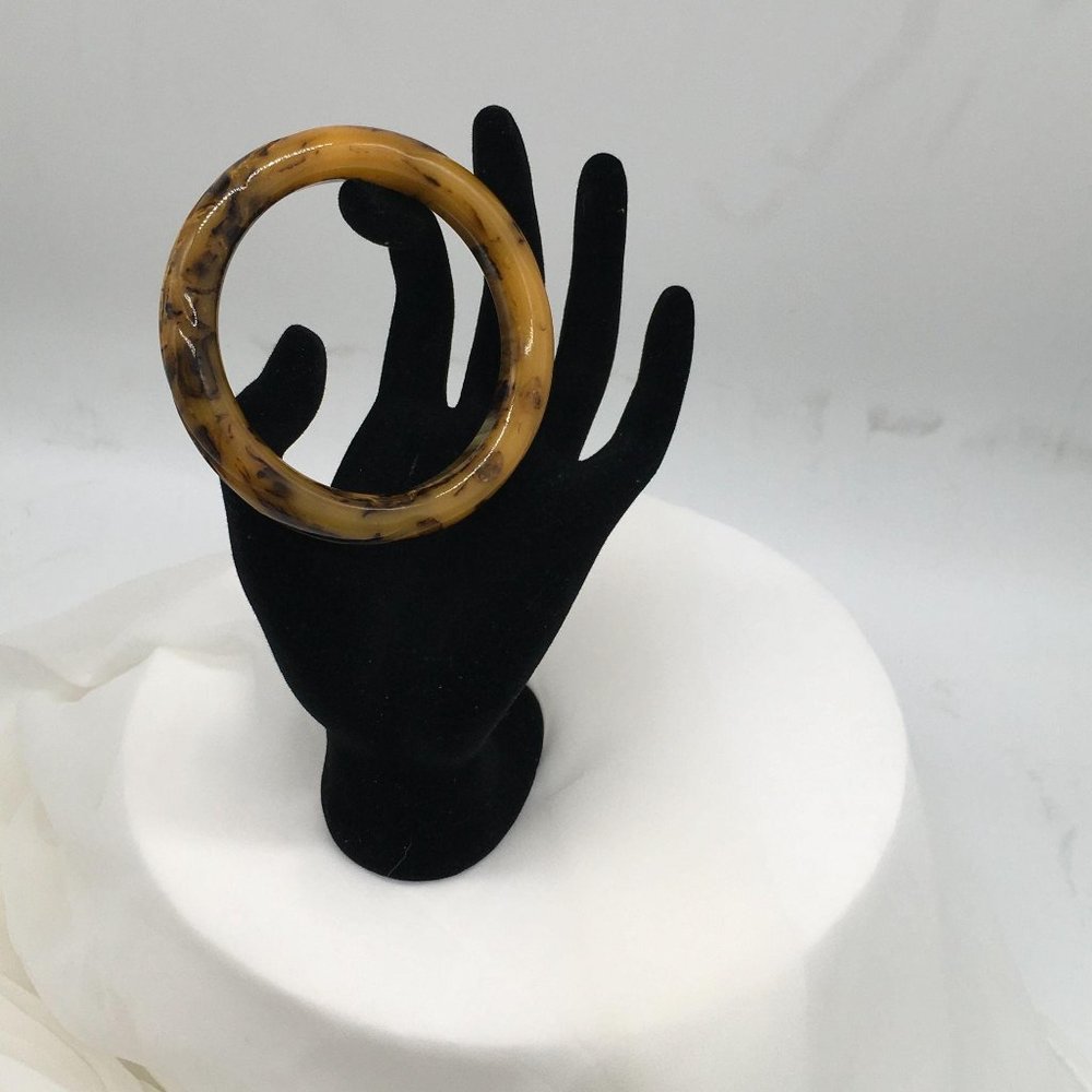 Bakelite Bangle Carved Butterscotch and Rootbeer - Picture 2 of 8